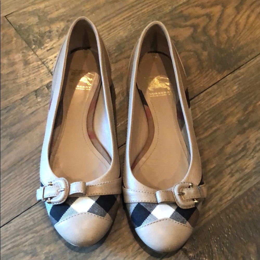 Burberry flats -worn